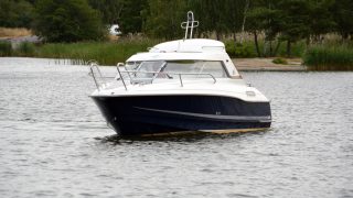 Uttern C66 åker på vattnet