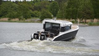 XO 270 Front Cabin Utombordare med 300 HK
