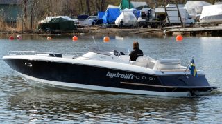 Hydrolift F-26 med Mercruiser motor