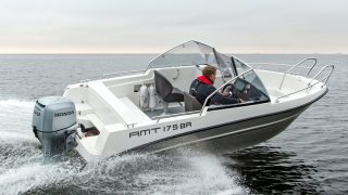 AMT 175 BR åker i vattnet