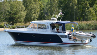 Nimbus 42 Nova sedd från sidan