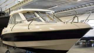 Flipper 360 CC på land i varv