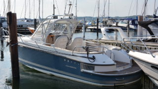 Nimbus 250 R med gott om plats för hela familjen