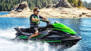 Kawasaki STX 160LX åker i vattnet