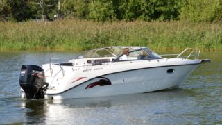 AMT 230 DC snett bakifrån i vattnet