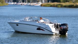 AMT 230 DC snett bakifrån i sjön