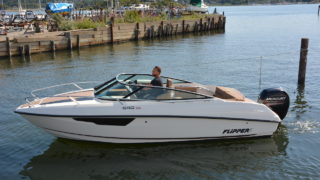 Flipper 640 DC som drivs fram i vattnet