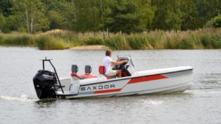 Saxdor 200 Sport bakifrån i vattnet