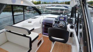 Bavaria 33 S HT förarplats