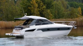 Bavaria 33 S HT från sidan