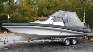 Agapi 750 på trailer.