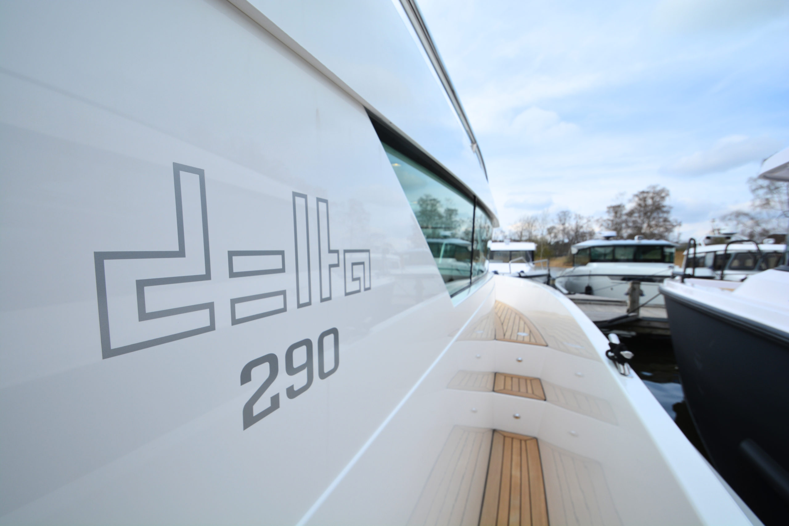 Delta 290 SW | Seacastle