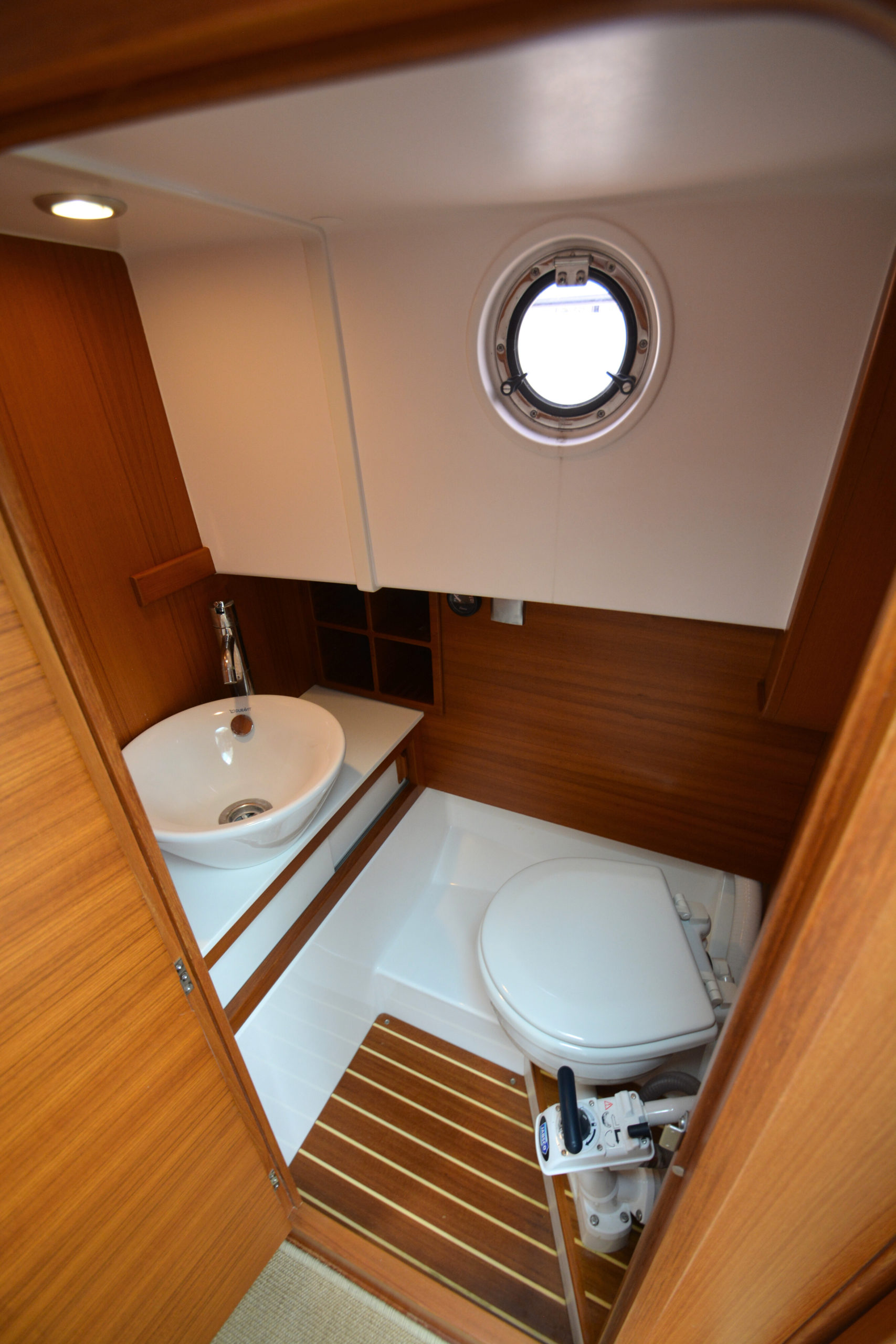 Delta 290 SW | Seacastle